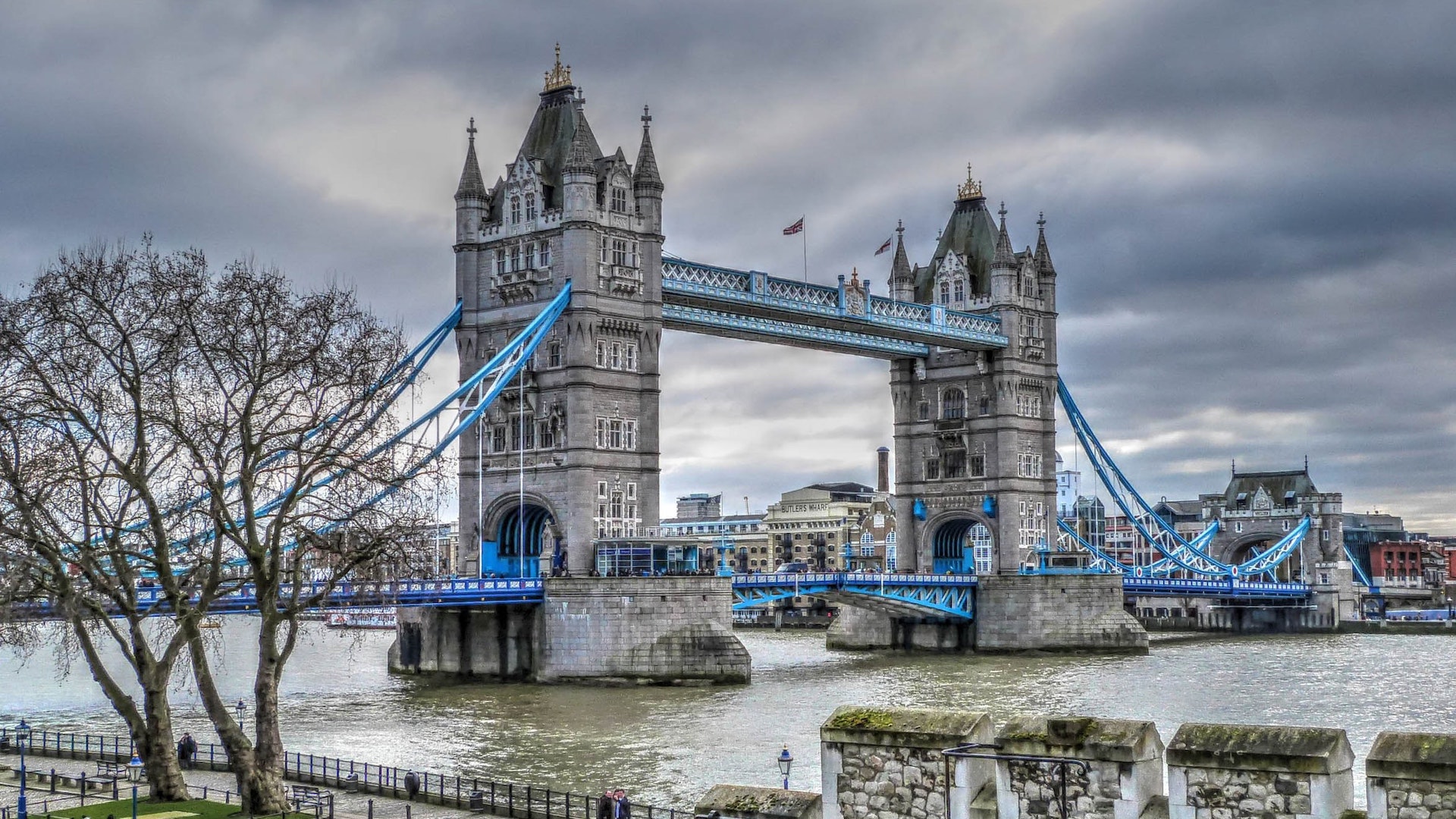 Tower Bridge London Cloudy Sky - Tower Bridge , HD Wallpaper & Backgrounds