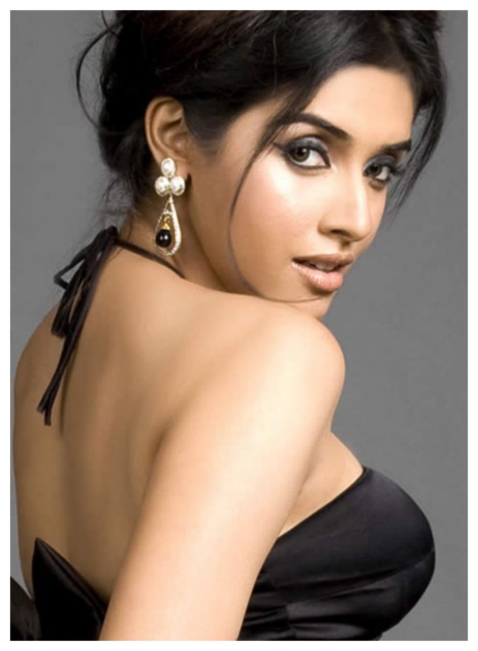 Actress Asin Thottumkal Wallpapers Hd Free Download - Asin Hot Sexy Bold , HD Wallpaper & Backgrounds