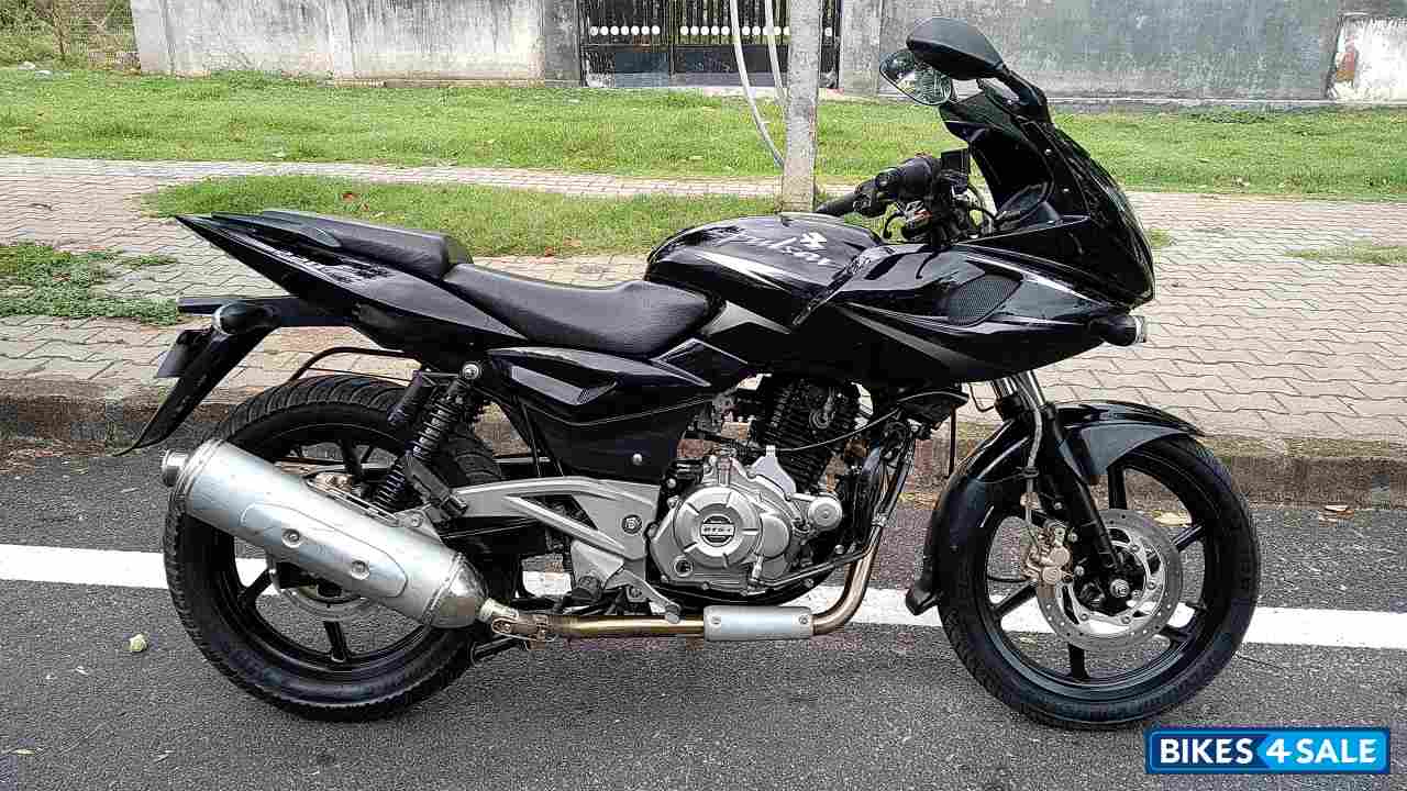 Black Bajaj Pulsar 220f , HD Wallpaper & Backgrounds