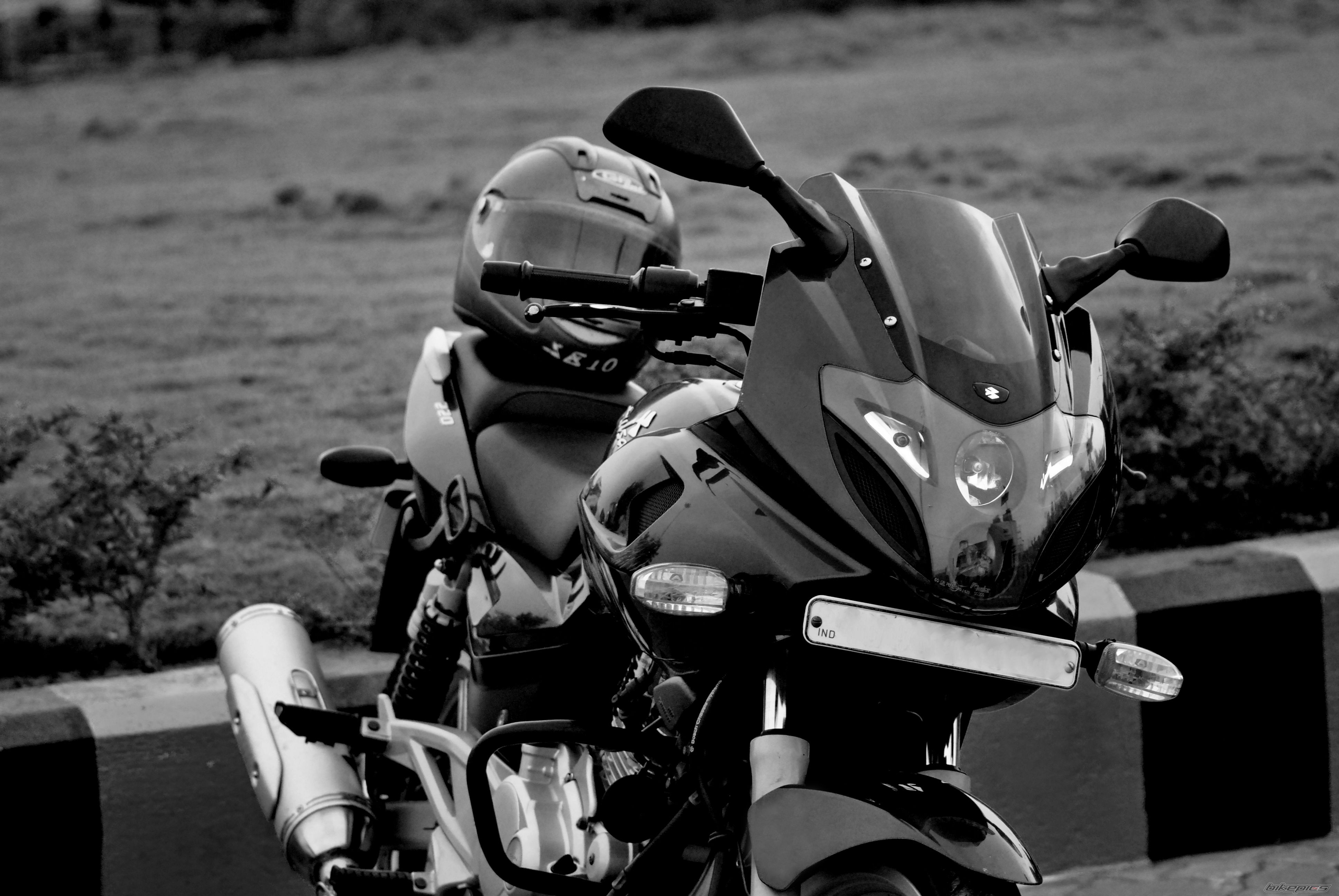 2007 Bajaj Pulsar 220 Dtsfi Motorcycle Photo - Pulsar 220 Full Black Hd , HD Wallpaper & Backgrounds