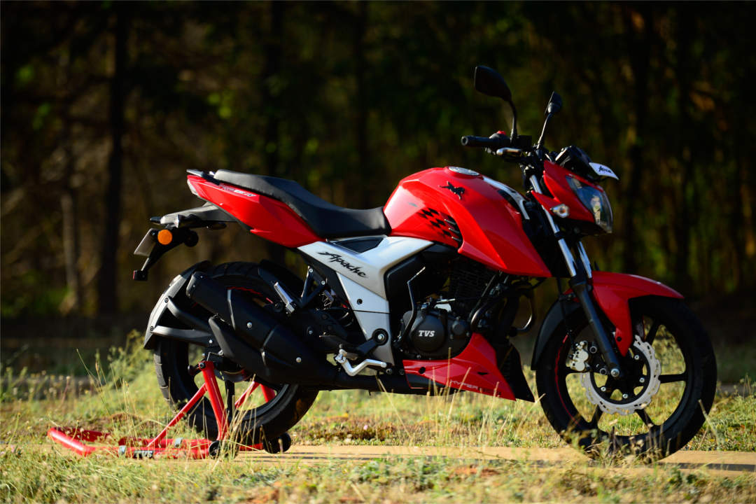 2018 Tvs Apache Rtr 160 4v First Ride Review - Apache New Model 2019 Price , HD Wallpaper & Backgrounds