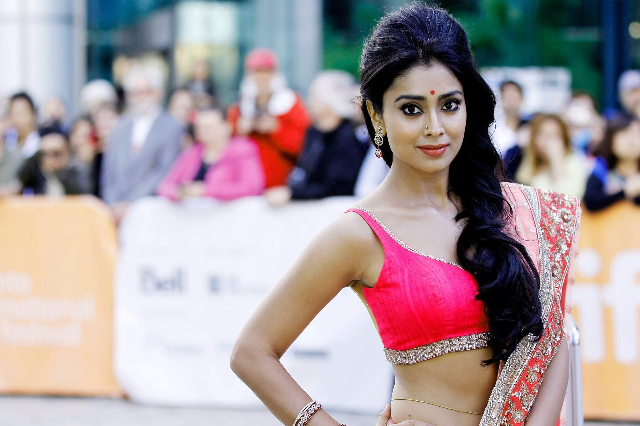 156 Shriya Saran Images Wallpaper Pics Photo Hd Download - Bahubali 2 Hero And Heroine , HD Wallpaper & Backgrounds