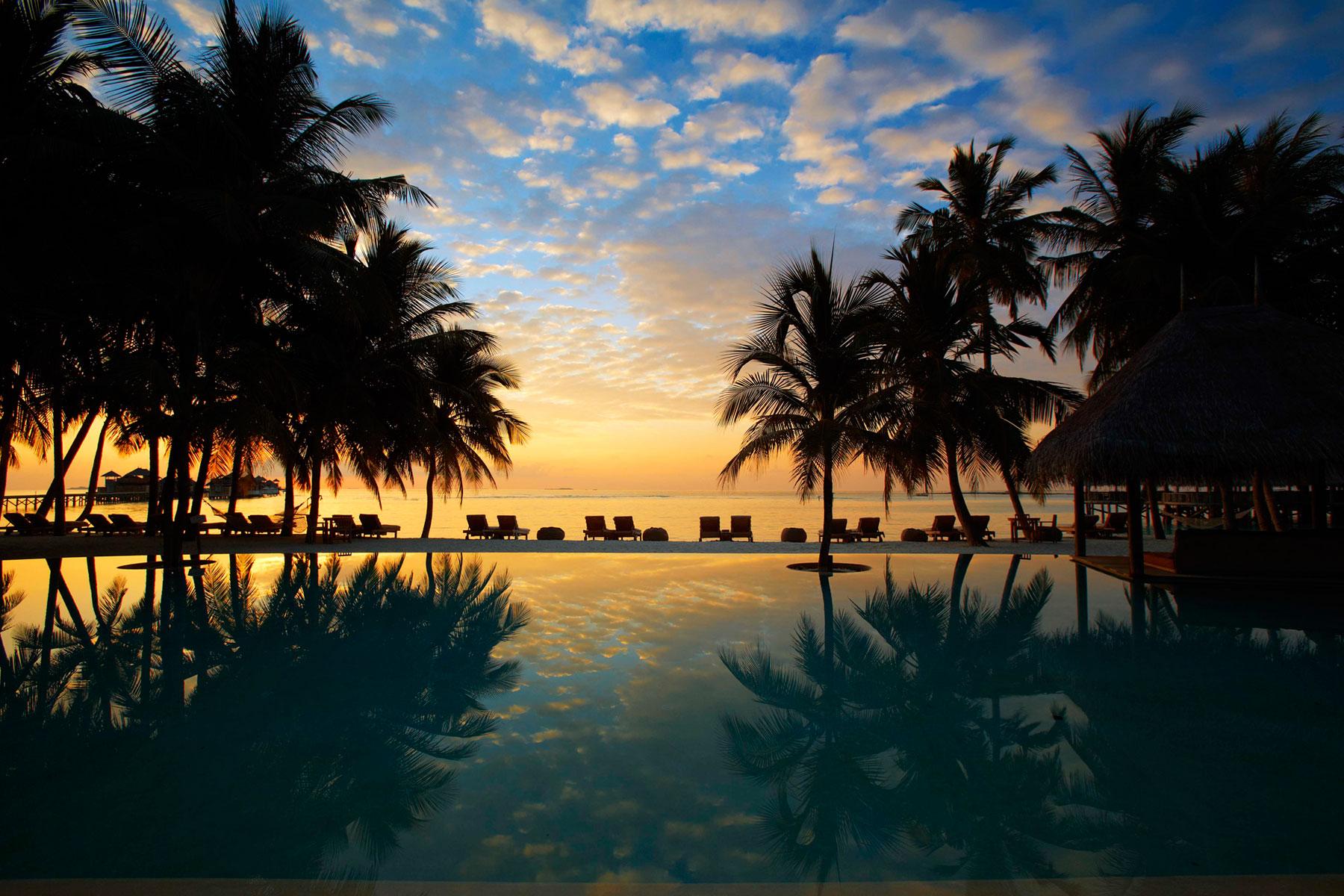 Beach Sunset Over Pool Wallpaper - Samoa Hd , HD Wallpaper & Backgrounds