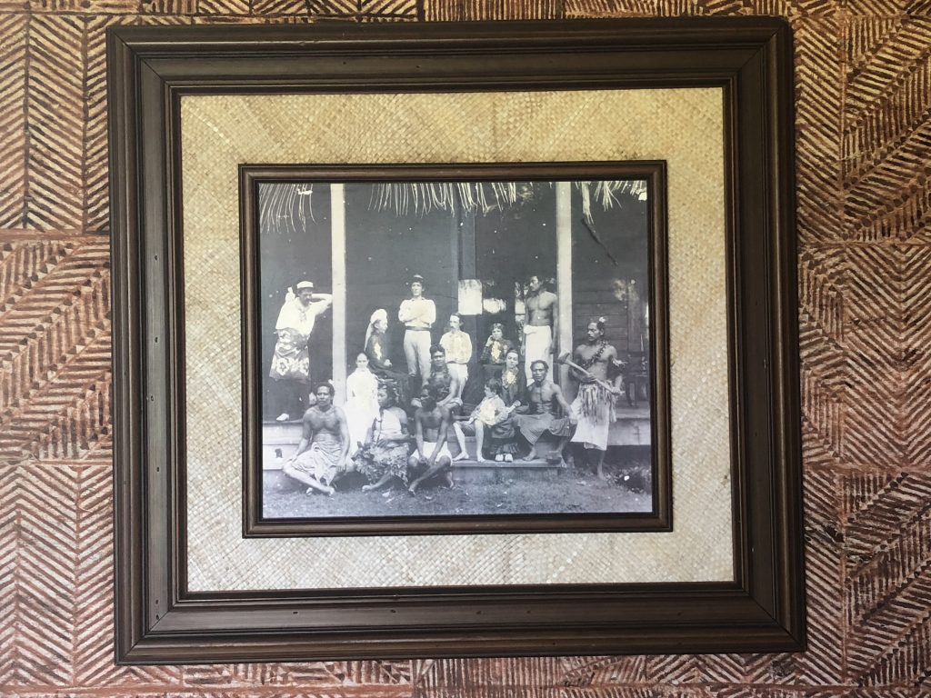 Robert Louis Stevenson With Family And Samoan Village - Picture Frame , HD Wallpaper & Backgrounds