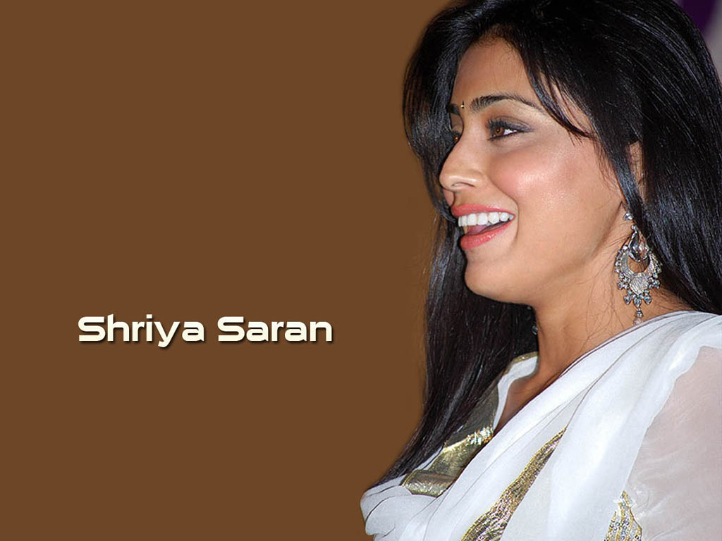 Shriya Saran Wallpaper - Shriya Saran Latest Smile Hd , HD Wallpaper & Backgrounds