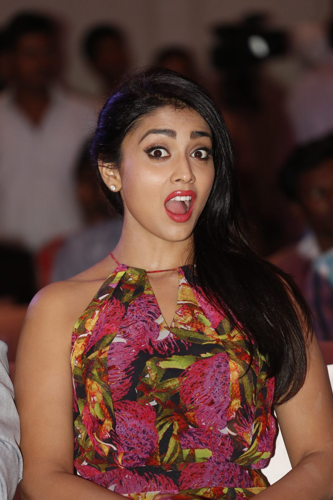 Shriya Saran Hd Wallpaper - Shriya Saran Beautiful Hot , HD Wallpaper & Backgrounds