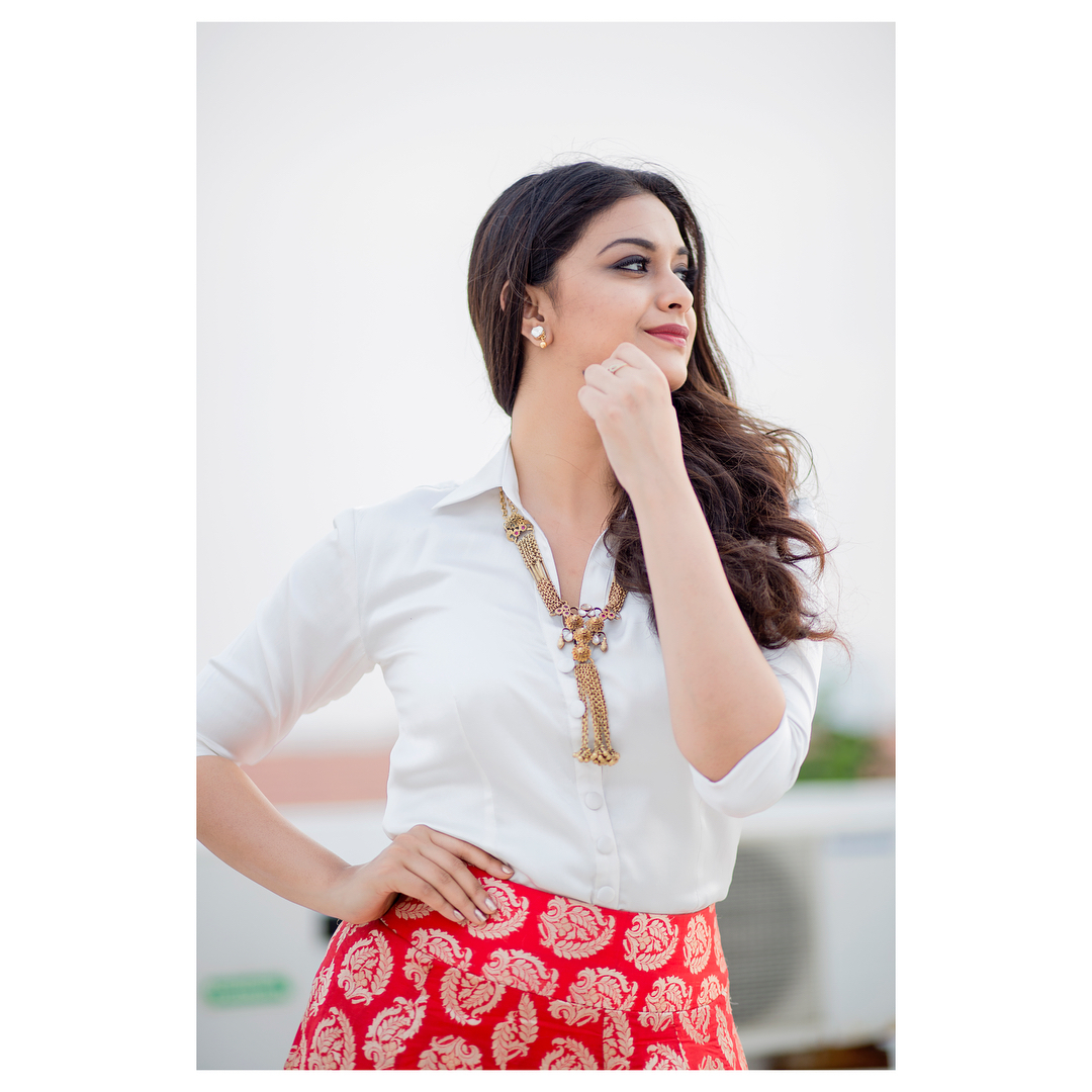 Keerthy Suresh Latest Instagram Photos - Keerthi Suresh White Dress , HD Wallpaper & Backgrounds