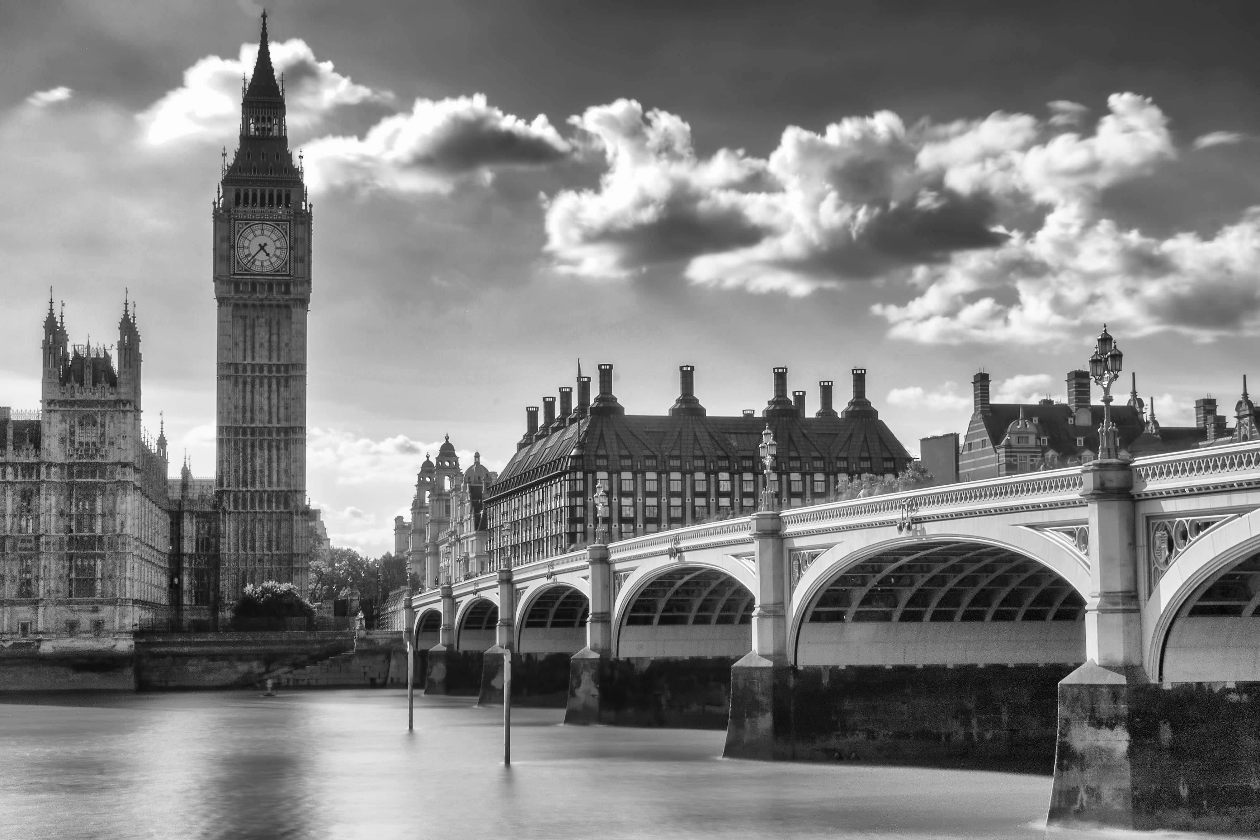 Grayscale Photo Of London City, Westminster Bridge, - Houses Of Parliament , HD Wallpaper & Backgrounds