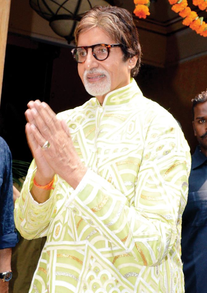 Amitabh Bachchan Interacting With The Media On The - Event , HD Wallpaper & Backgrounds