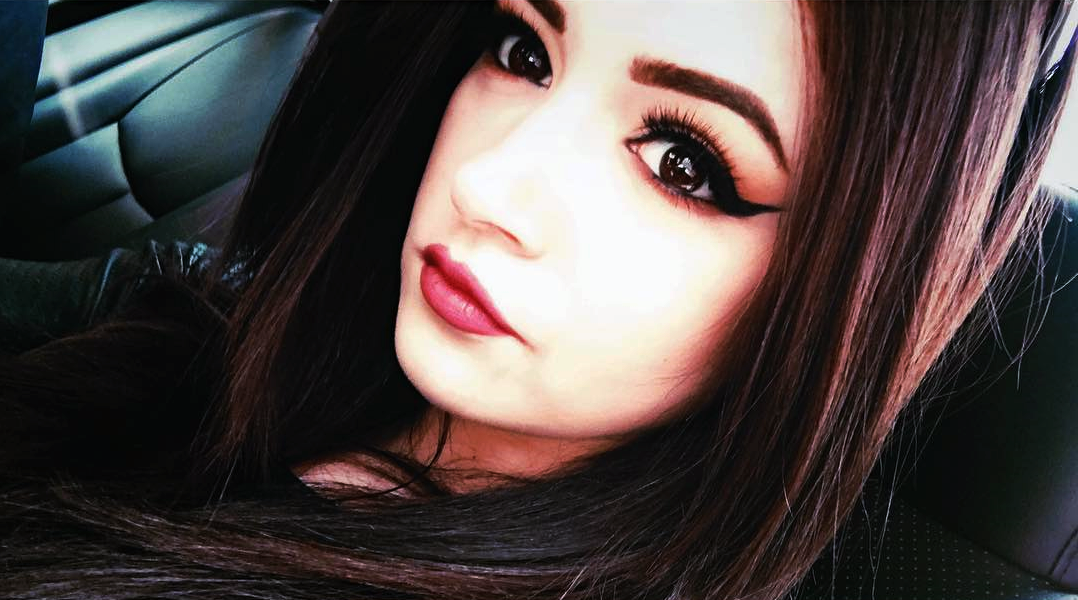 Chrissy Selfie Hd - Chrissy Costanza Pic Hd , HD Wallpaper & Backgrounds