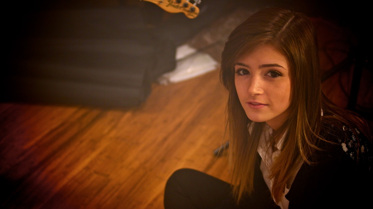 44 Types Of Girls That I Like - Chrissy Costanza , HD Wallpaper & Backgrounds