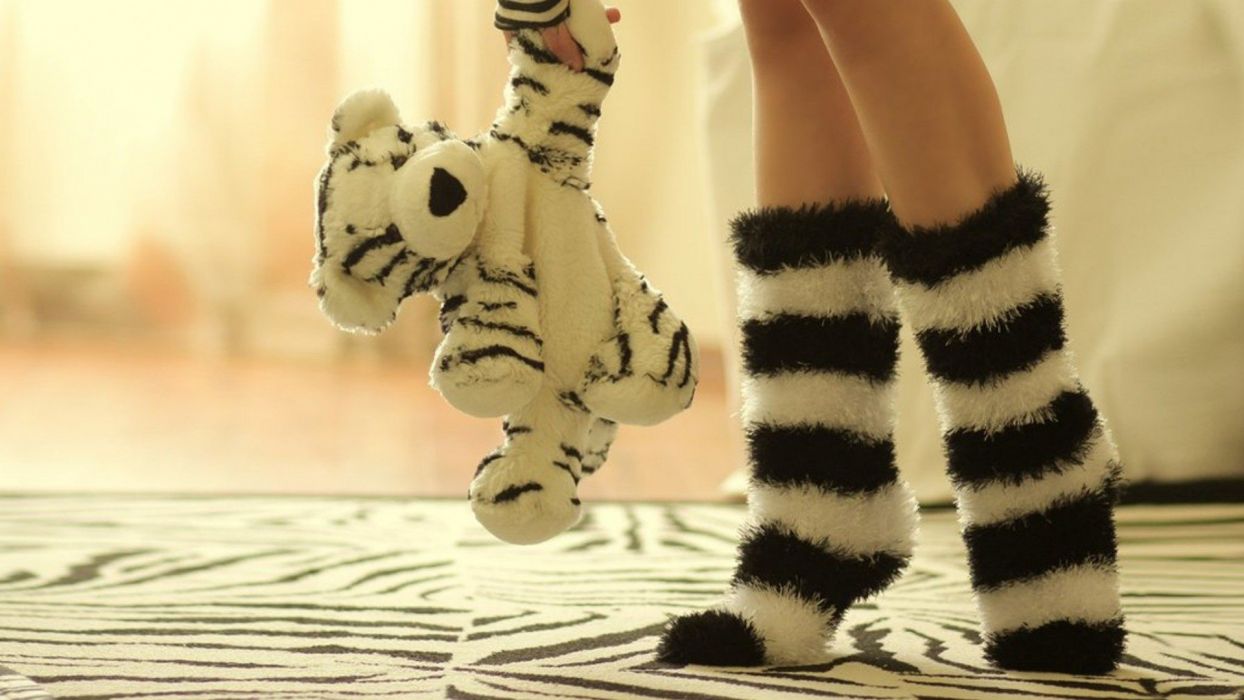 Legs Socks Plush Animal Striped Legwear Wallpaper - Stuffed Toys , HD Wallpaper & Backgrounds