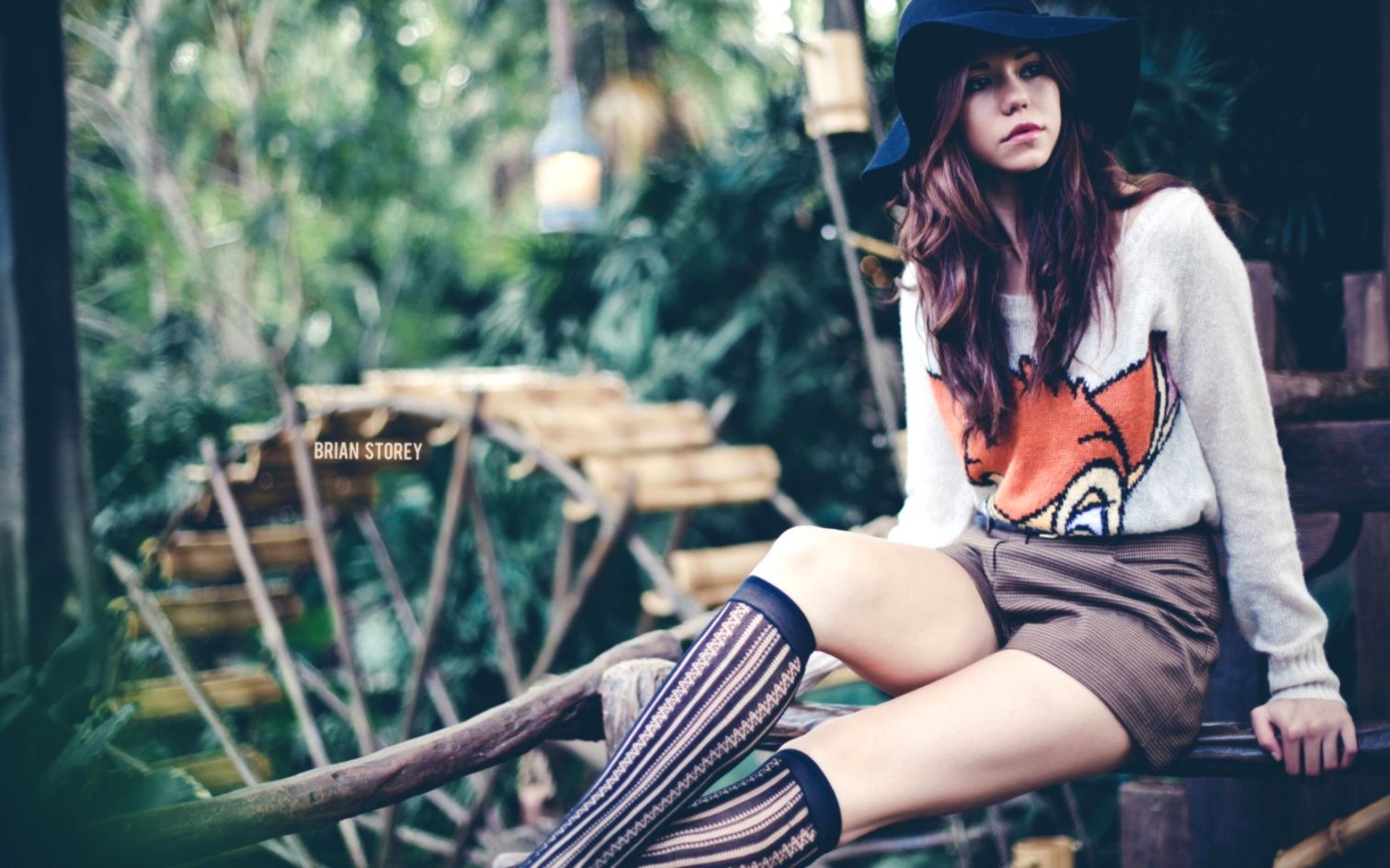 Fashion Model Girl Socks Shorts - Hd Girls In Shorts , HD Wallpaper & Backgrounds
