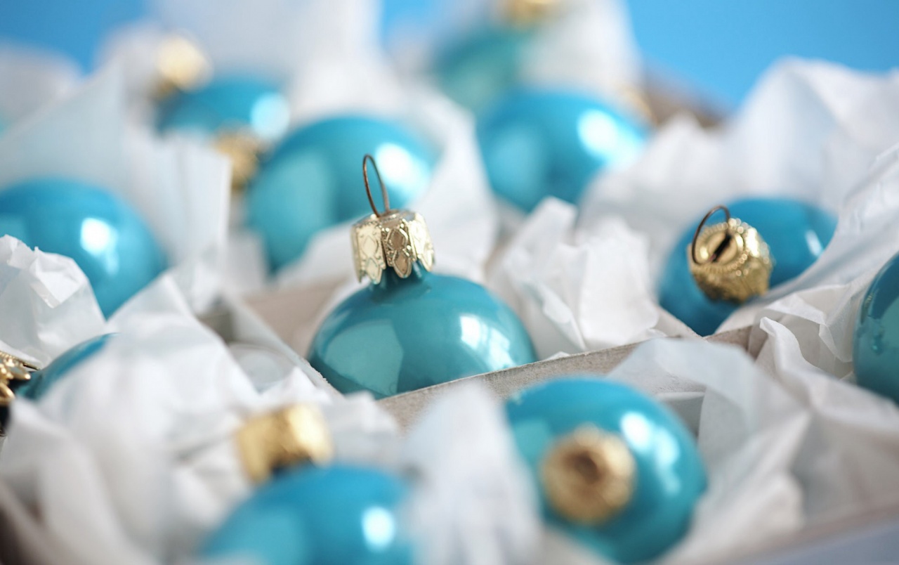 Turquoise Globes Wallpapers And Stock Photos - Turquoise Christmas Tree , HD Wallpaper & Backgrounds