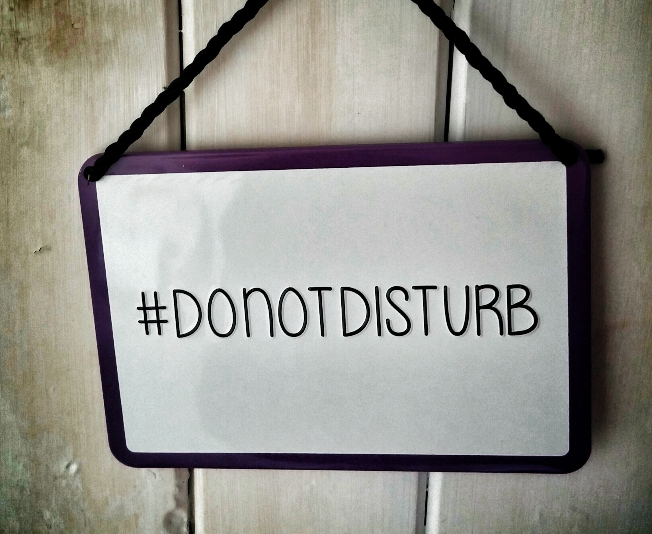 White And Black Do Not Disturb Signage - Do Not Disturb , HD Wallpaper & Backgrounds