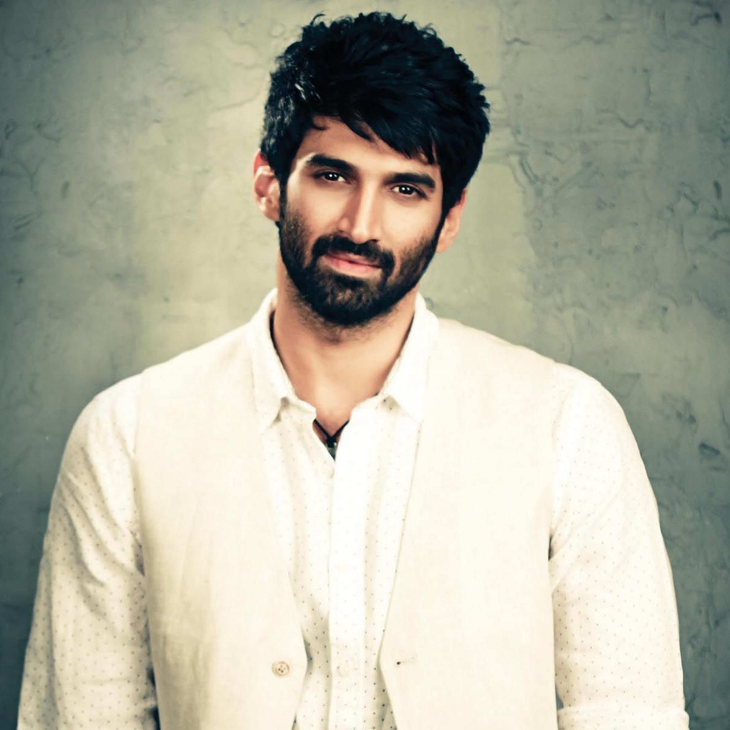 Crop Aditya Roy Kapur Wallpaper - Aditya Roy Kapur , HD Wallpaper & Backgrounds