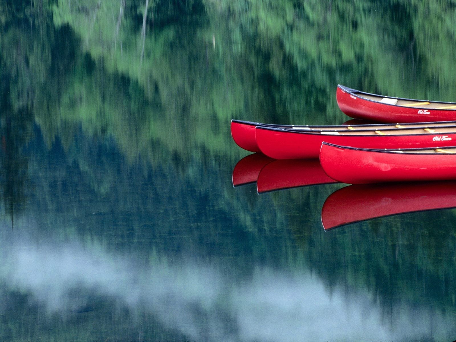 Canoe Water Canoes Still Mountain Lake Desktop Wallpaper - Boat On Still Water , HD Wallpaper & Backgrounds