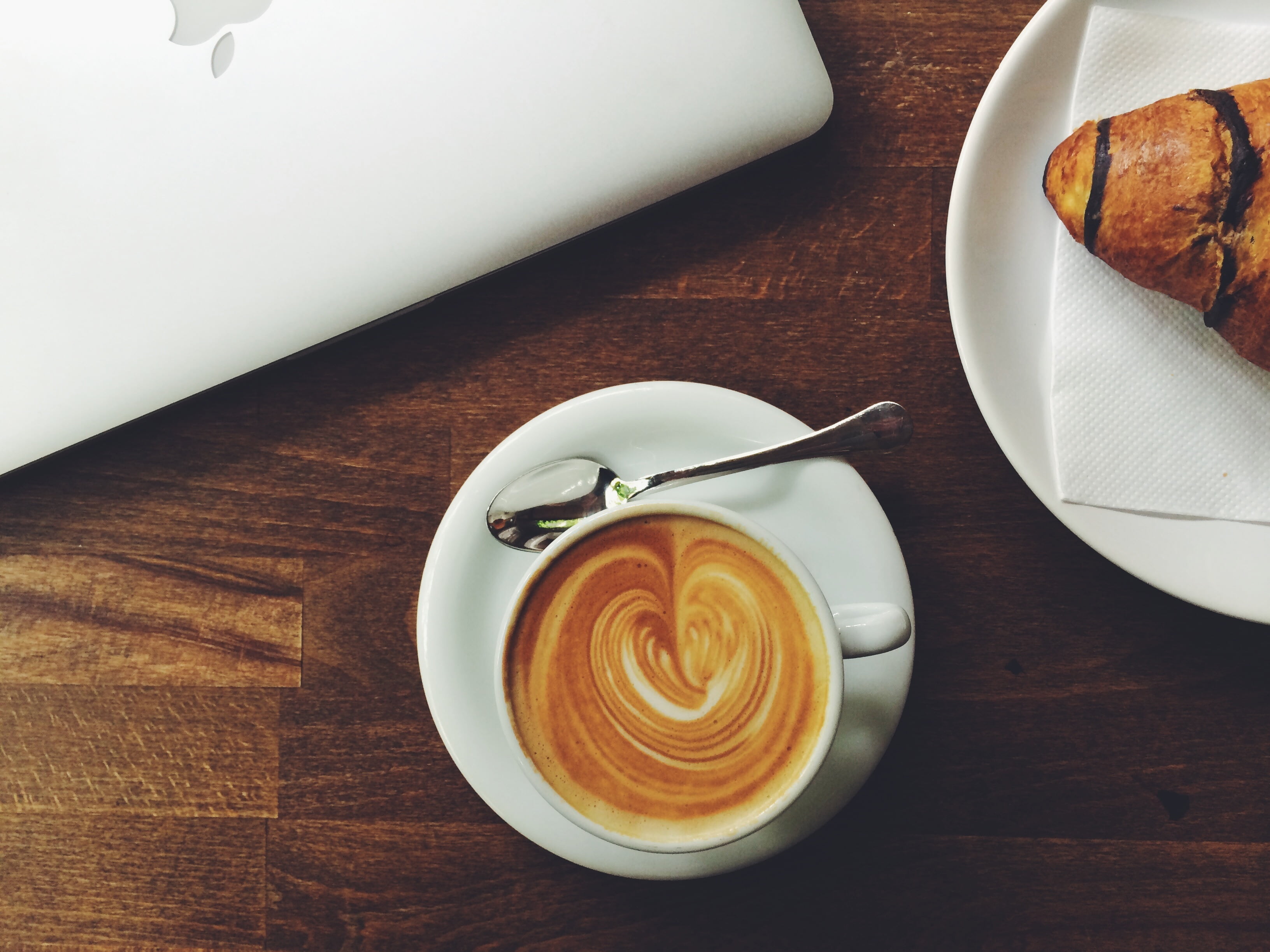 Coffee Latte On White Ceramic Mug And Saucer Hd Wallpaper - Cappuccino And Macbook , HD Wallpaper & Backgrounds