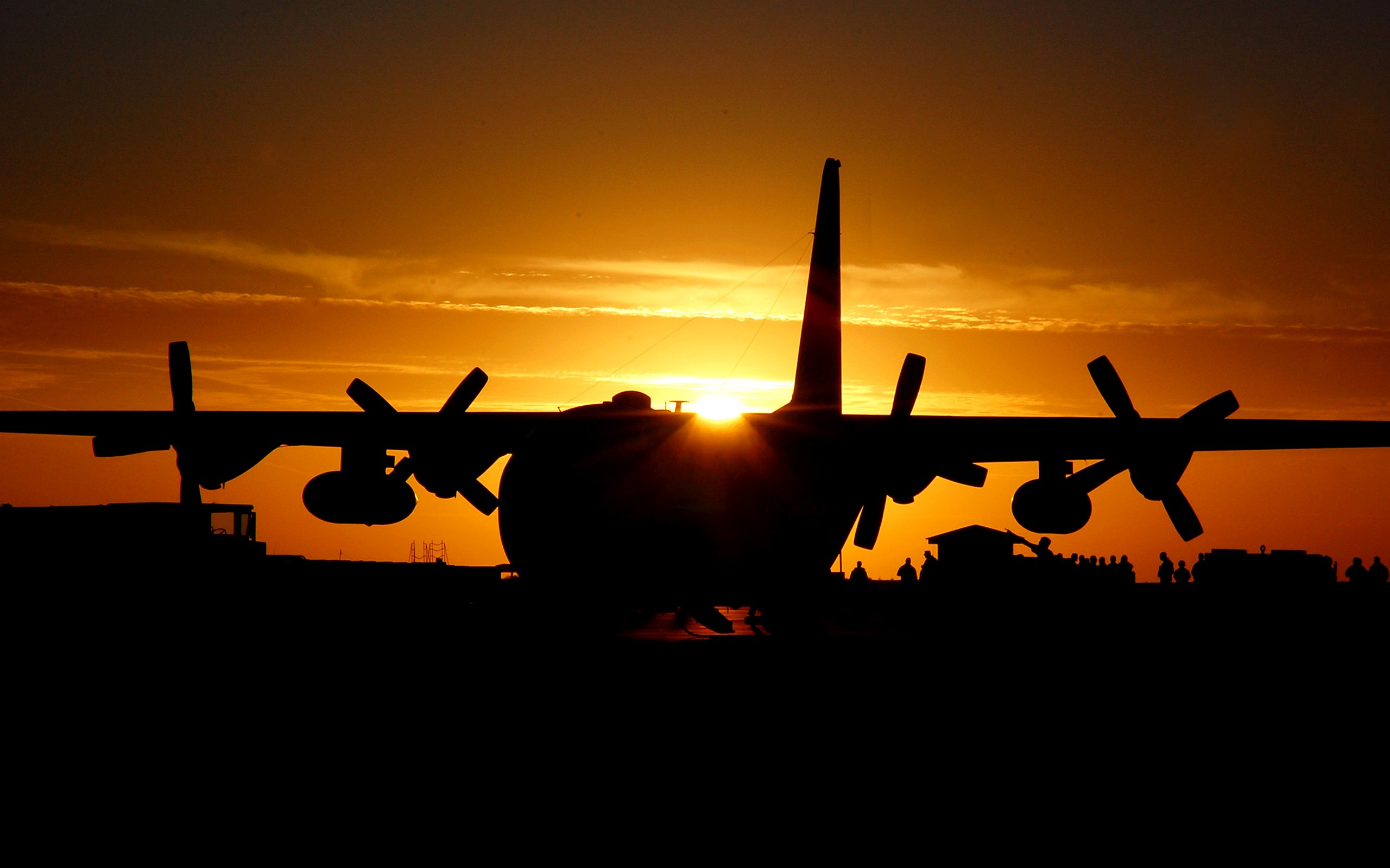 Lockheed C-130 Hercules Wallpaper - Hd C 130 Hercules , HD Wallpaper & Backgrounds