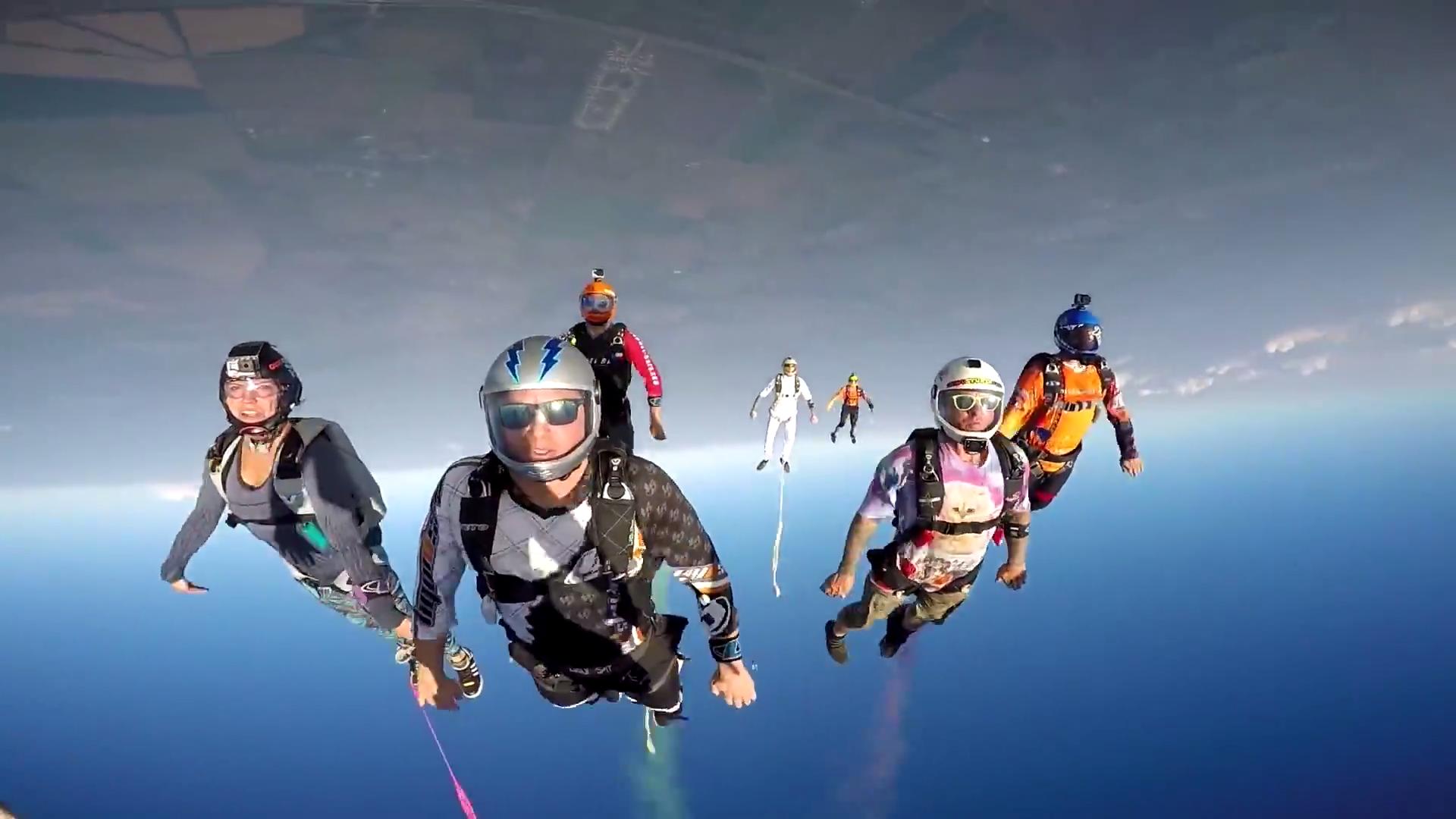 Many Skydivers Gather In Sky For Event - Base Jumping , HD Wallpaper & Backgrounds