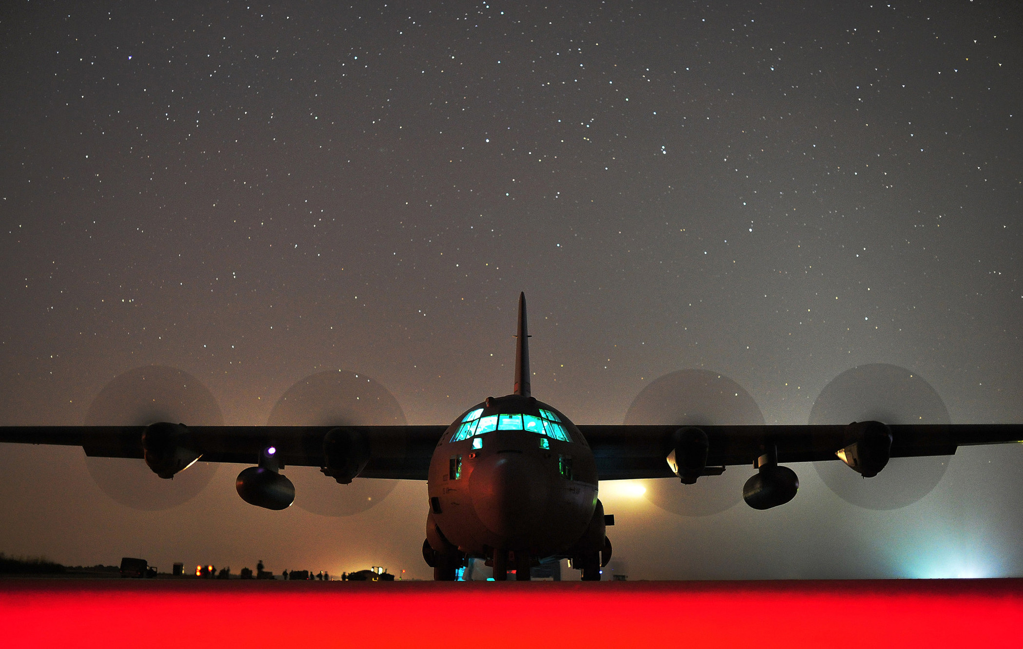 Lockheed C-130 Hercules Wallpaper - C 130 Hercules Night , HD Wallpaper & Backgrounds