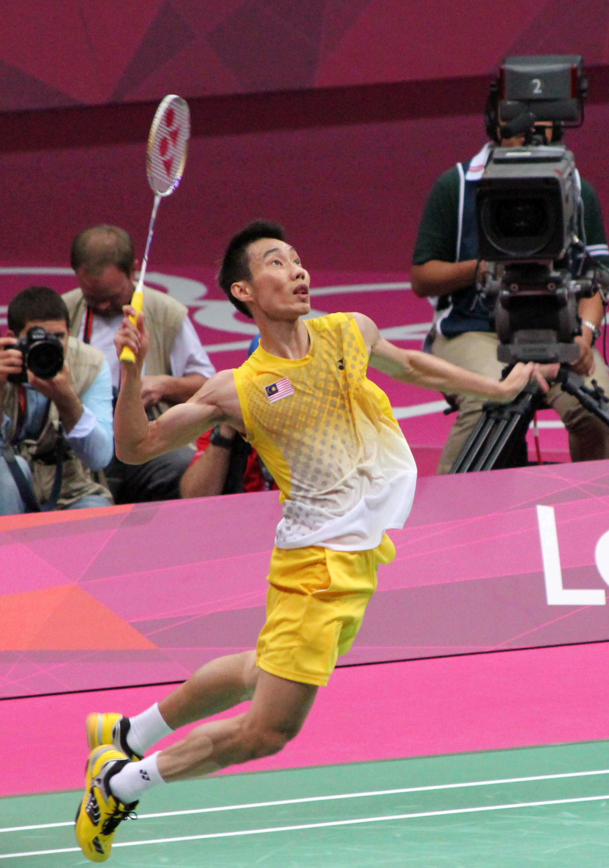 Lee Chong Wei Prepares To Smash Cropped - Badminton Player Lee Chong Wei , HD Wallpaper & Backgrounds