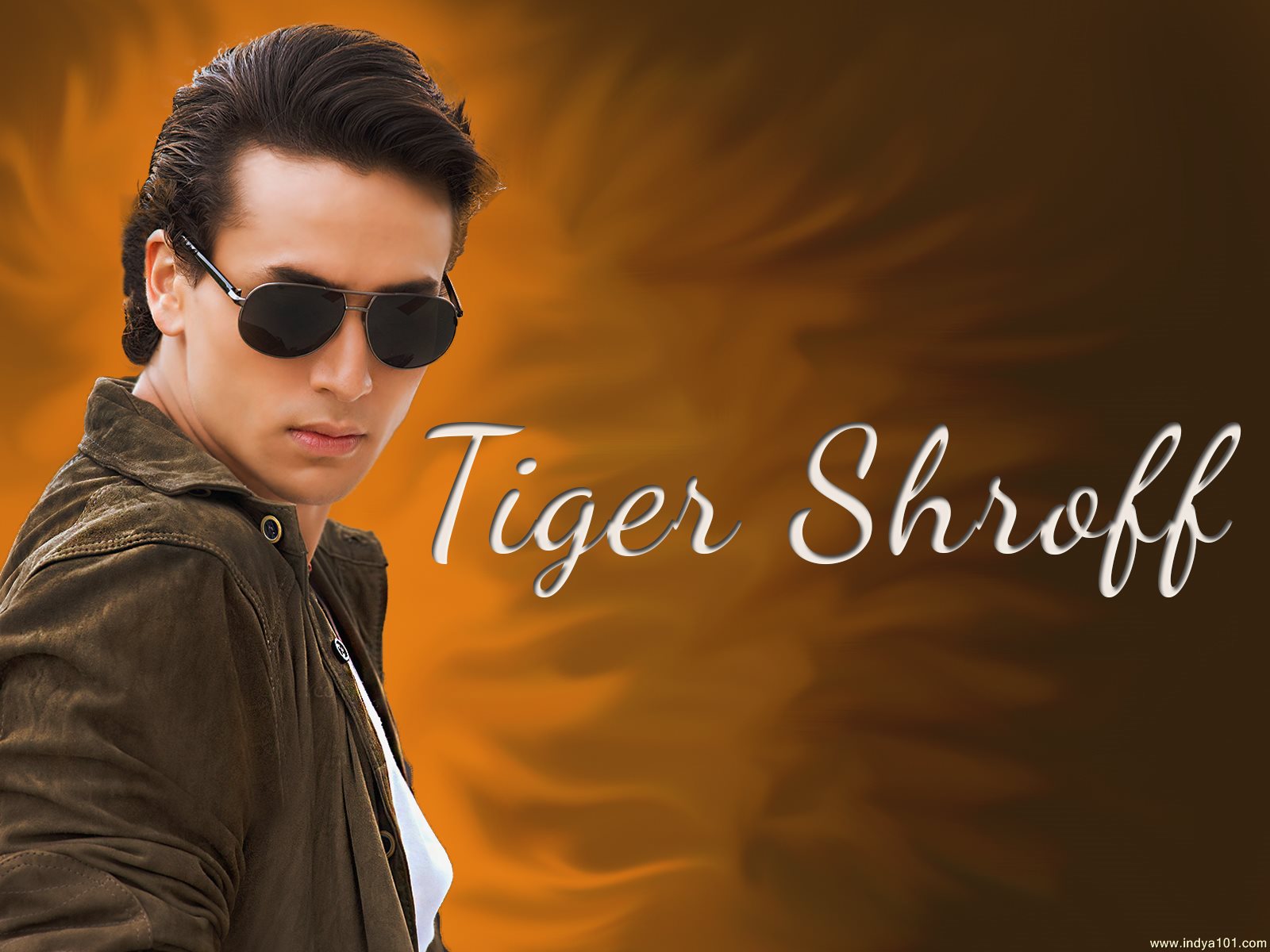 Tiger Shroff Body Shapes With Face Closeup Hd Wallpaper - Tiger Shroff , HD Wallpaper & Backgrounds