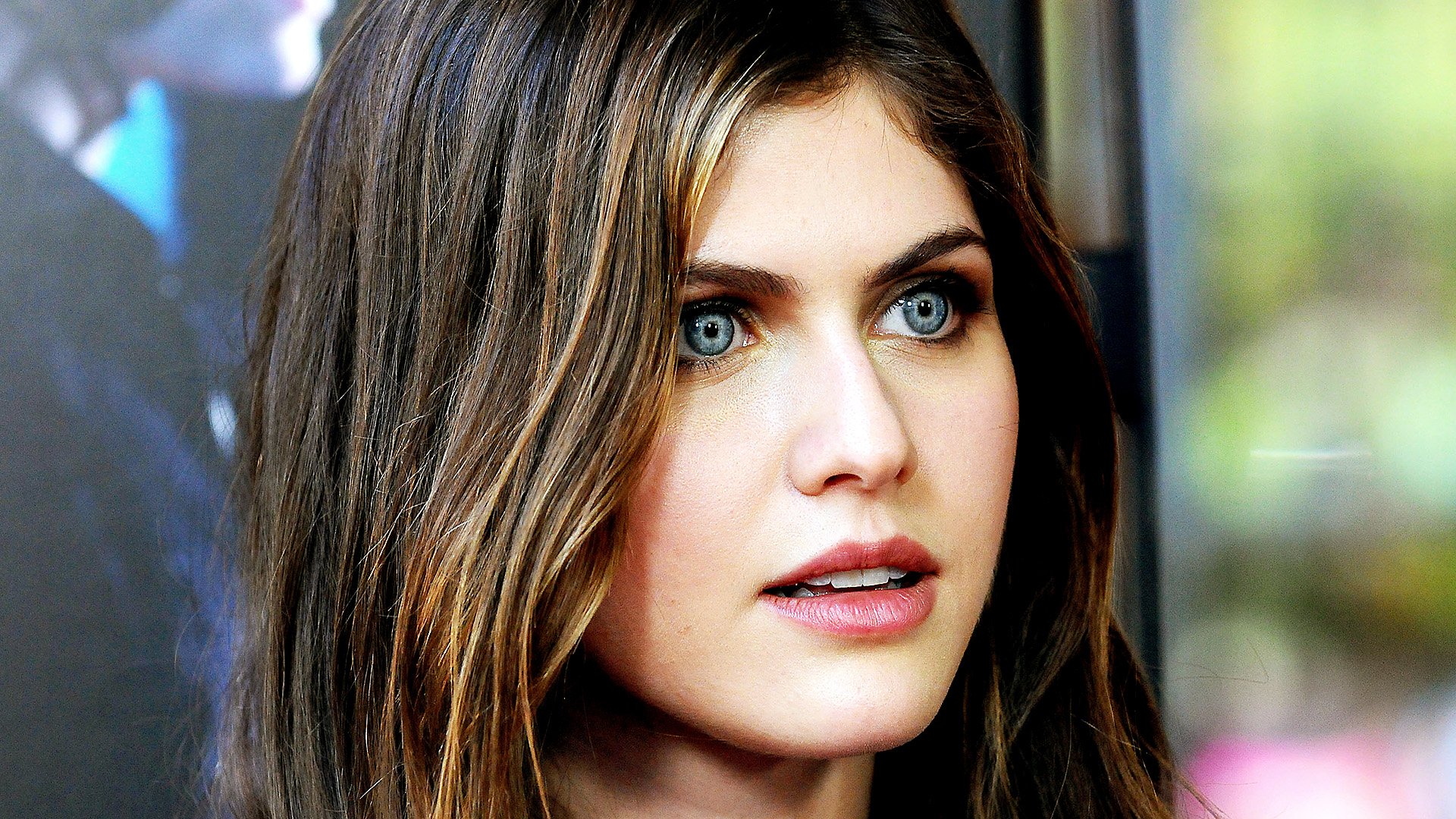 Alexandra Daddario Woman - Mujeres Con Los Ojos Mas Hermosos , HD Wallpaper & Backgrounds