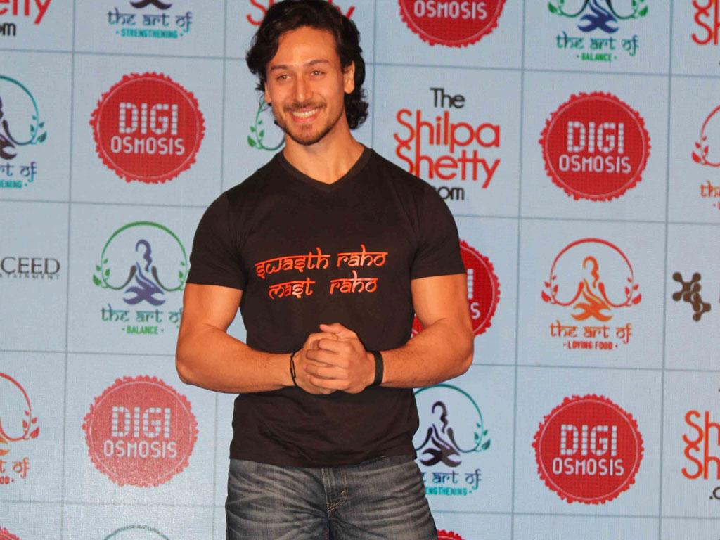 Tiger Shroff - Full Hd Tiger Shroff Wallpaper New , HD Wallpaper & Backgrounds