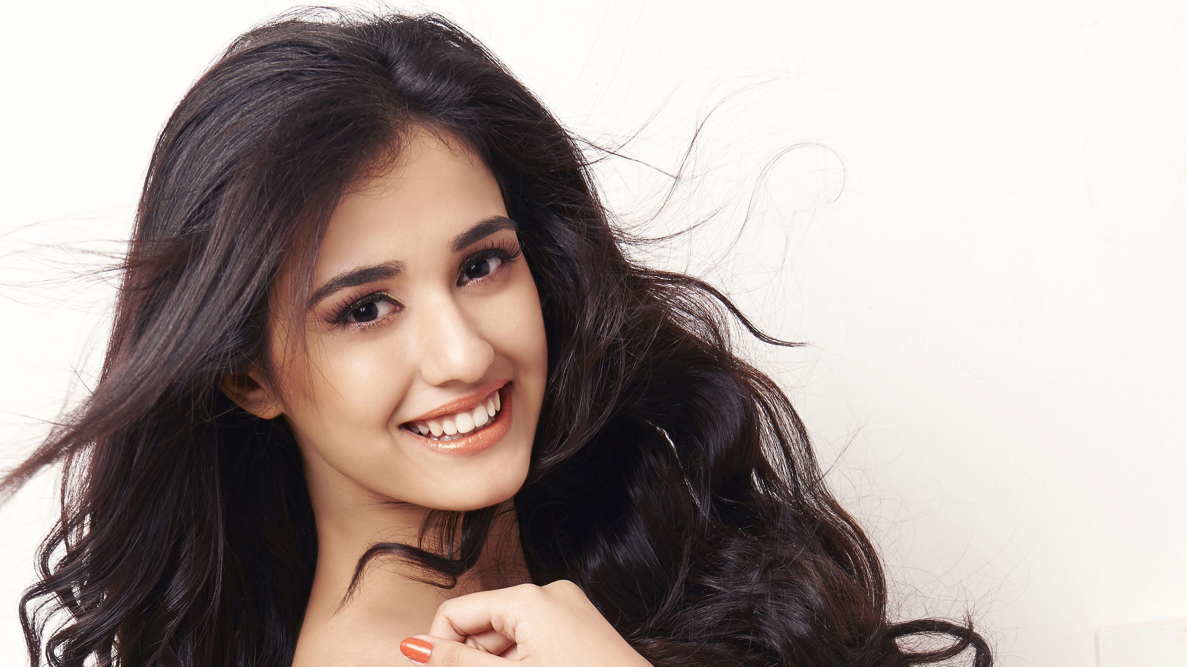 Disha Patani Hd Wallpaper - Disha Patani , HD Wallpaper & Backgrounds
