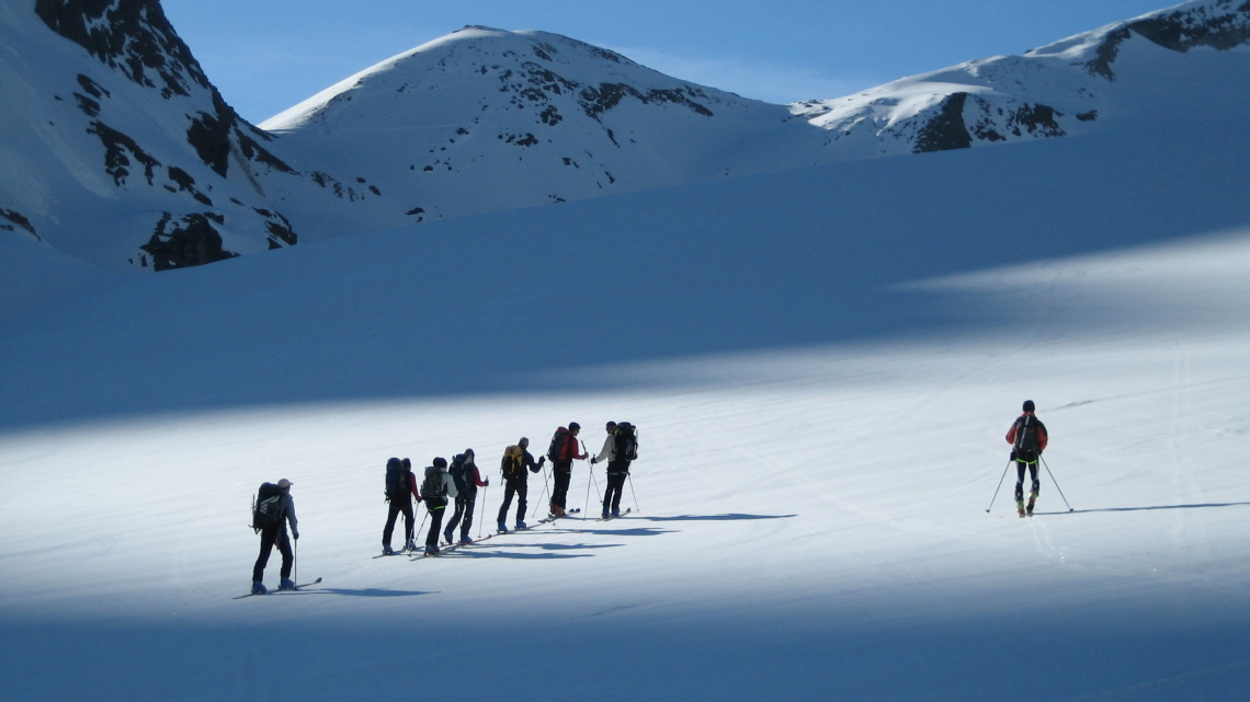 Snow Hike - Mountaineering In Jammu And Kashmir , HD Wallpaper & Backgrounds