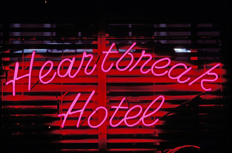 Heartbreak Hotel Neon Photograph - Heartbreak Hotel Neon Sign , HD Wallpaper & Backgrounds