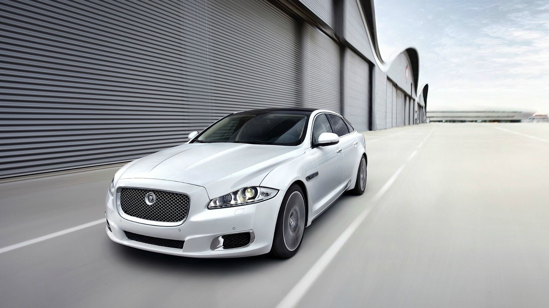 Widescreen Cars Jaguar Car P With Hd Desktop From On - Jaguar Xj , HD Wallpaper & Backgrounds