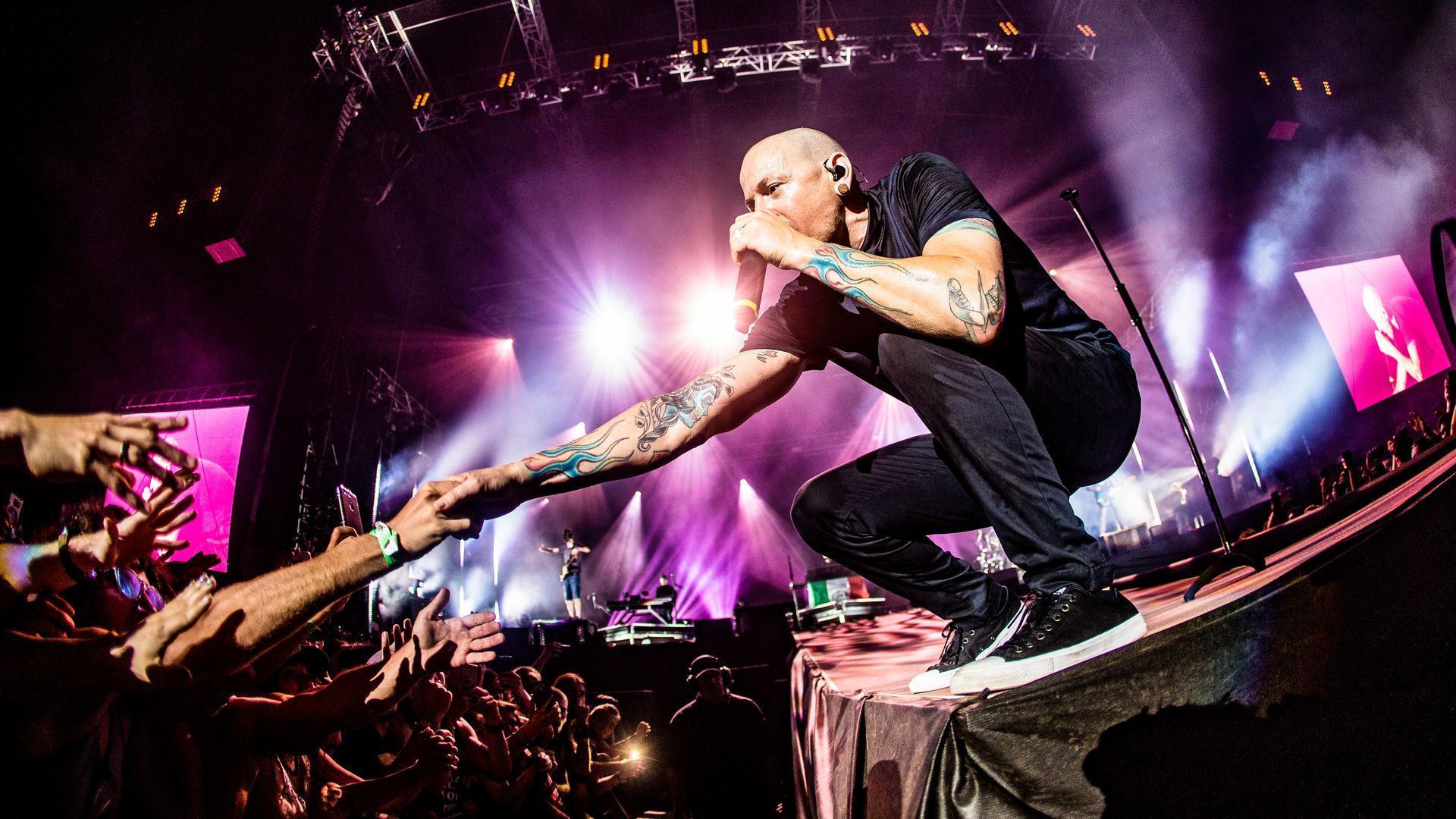 Chester Bennington At The Moment Hd Wallpapers - Chester Bennington Wallpaper Hd , HD Wallpaper & Backgrounds