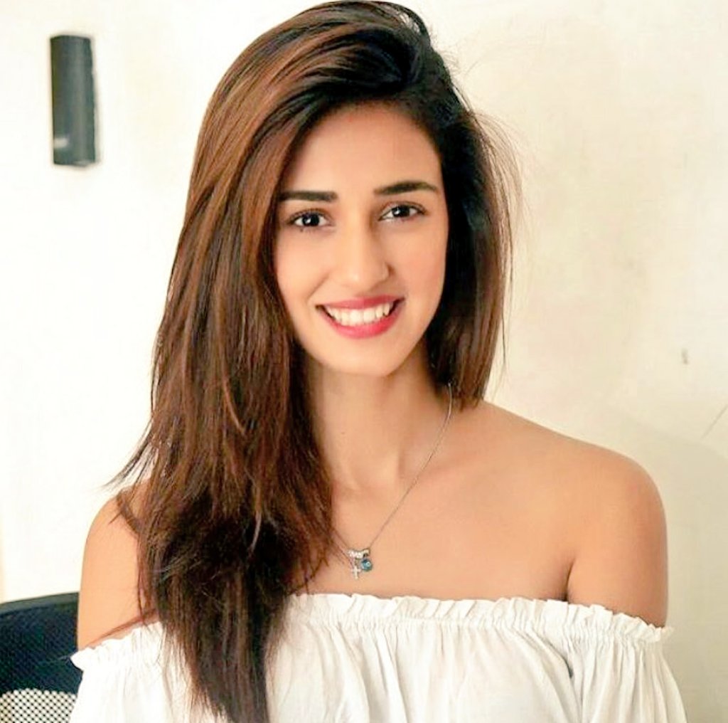 Disha Patani Hd Wallpaper - Disha Patani , HD Wallpaper & Backgrounds