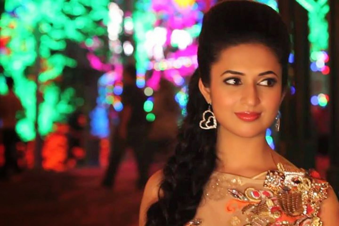 Check This Post Of Divyanka Tripathi Amazing Hd Wallpaper - Divyanka Tripathi , HD Wallpaper & Backgrounds