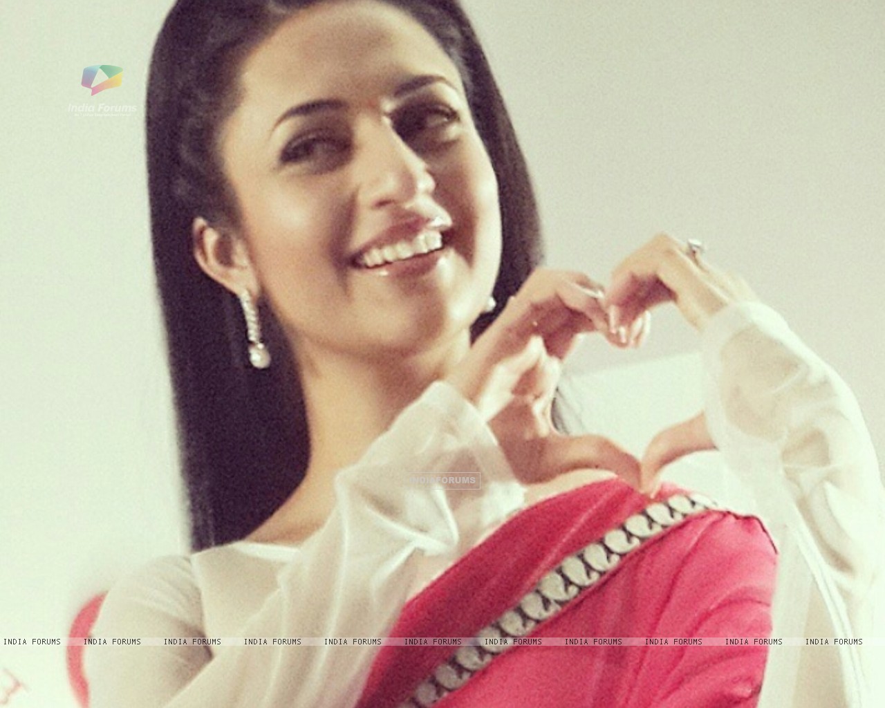 Divyanka Tripathi In Star Lus Valentine's Day Promotion - Divyanka Tripathi , HD Wallpaper & Backgrounds