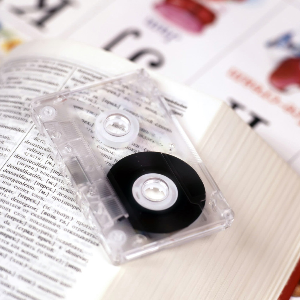 Cassette Tape Ipad Wallpaper - Foreign Languages , HD Wallpaper & Backgrounds