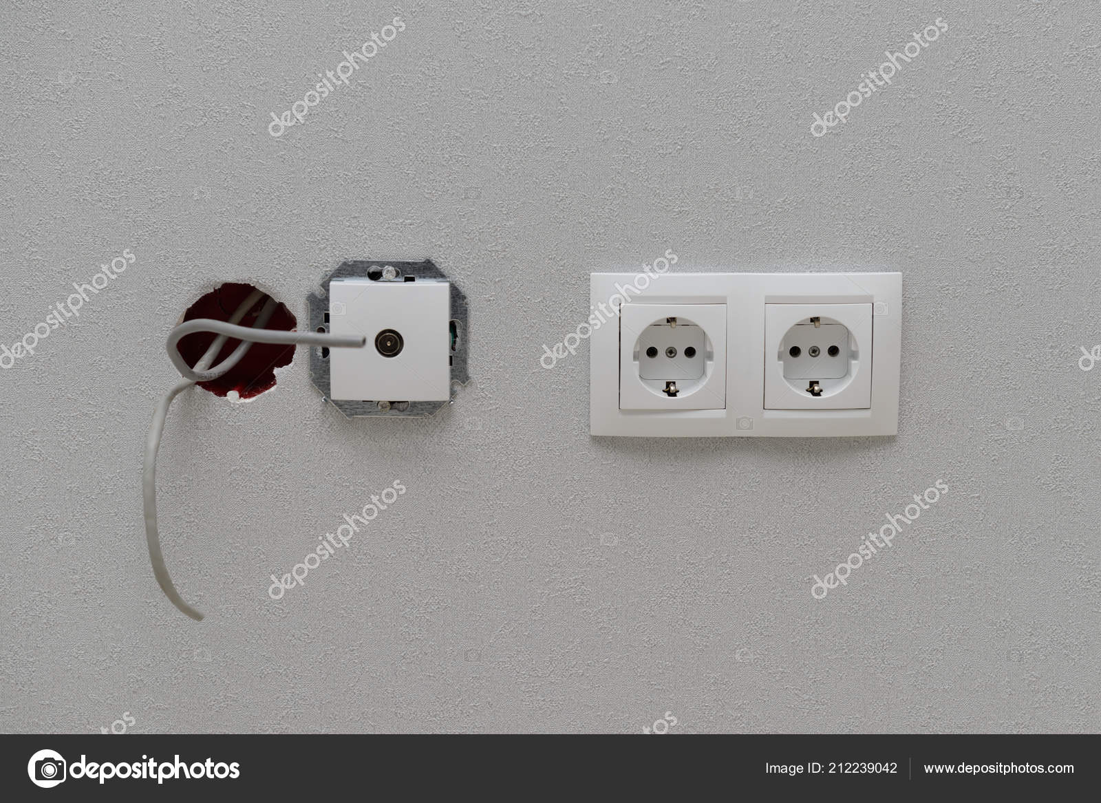 Electric Power Outlets Connection Protruding Wires - Electrical Connector , HD Wallpaper & Backgrounds
