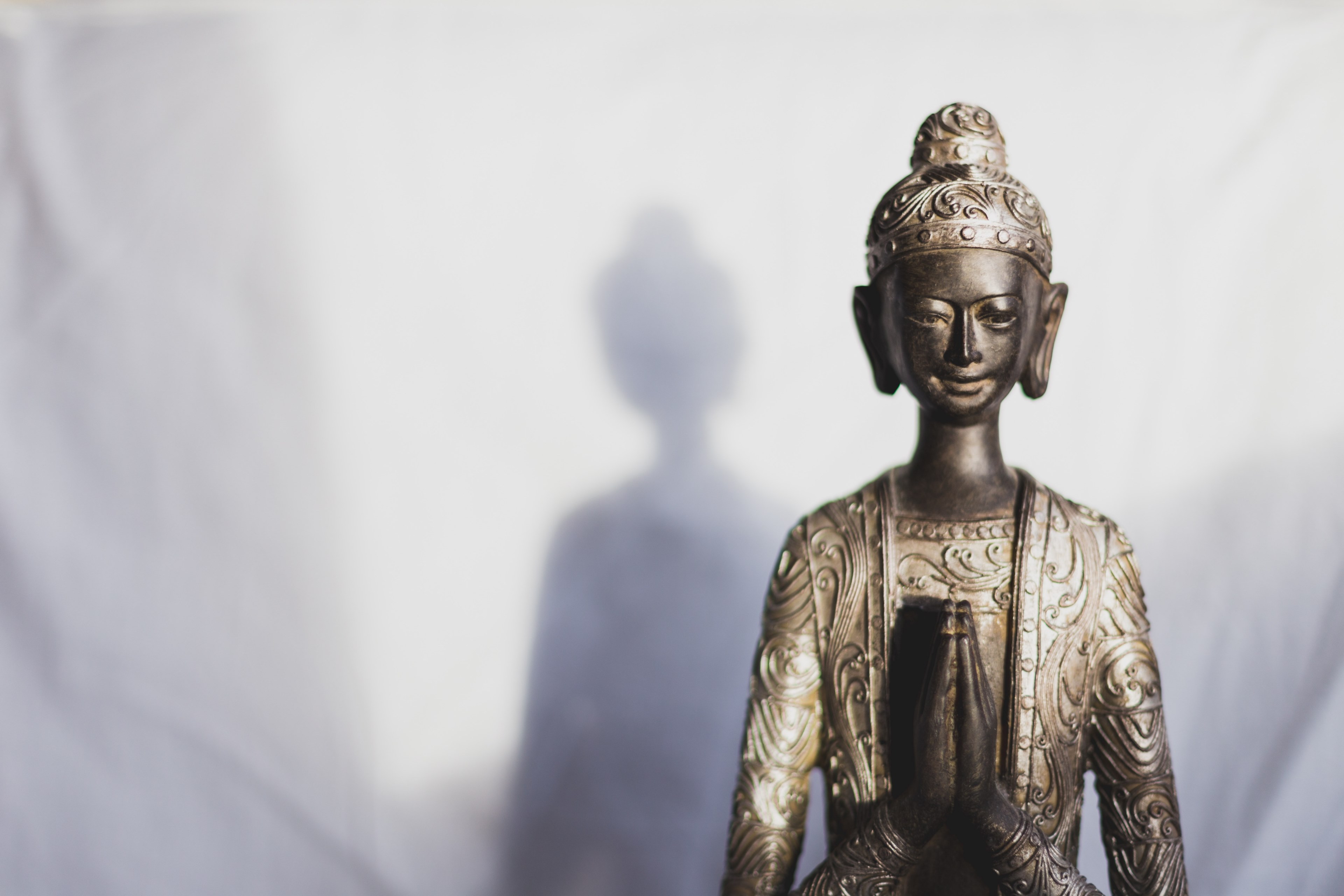 #3840x2560 Monk Dharma Spiritual And Philosophy Hd - Statue , HD Wallpaper & Backgrounds