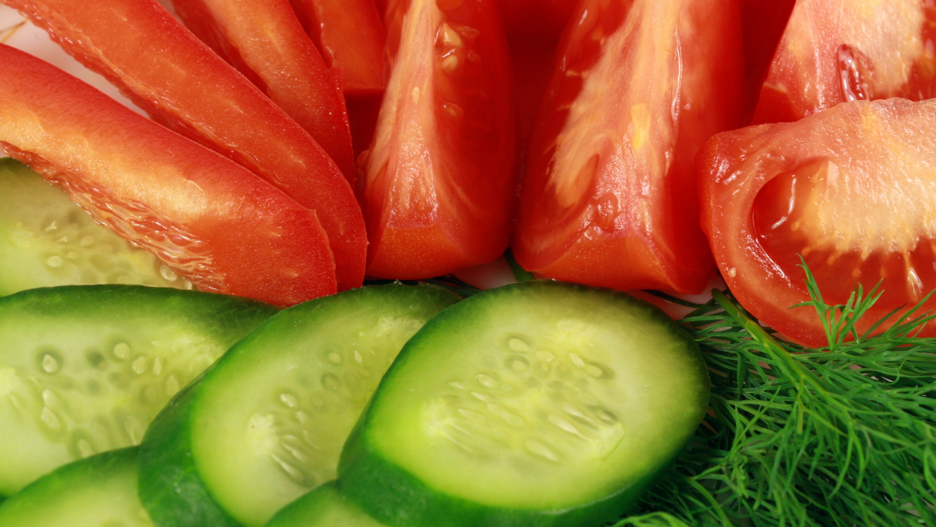 Wallpaper Cucumbers, Tomatoes, Plate, Dill - Нарезать Огурцы И Помидоры На Стол , HD Wallpaper & Backgrounds