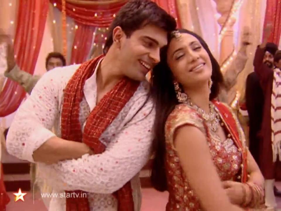 Dill Mill Gayye Images Armaan And Riddhima (shilpa) - Ishq Leta Hai Kaise , HD Wallpaper & Backgrounds