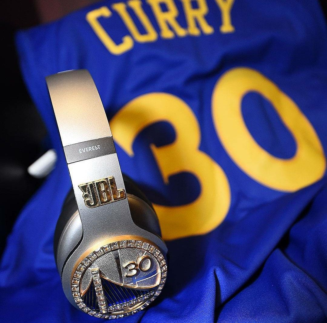 Stephen Curry's Upgrades His Jbl Headphones With Diamonds - Stephen Curry Jbl Headphones , HD Wallpaper & Backgrounds