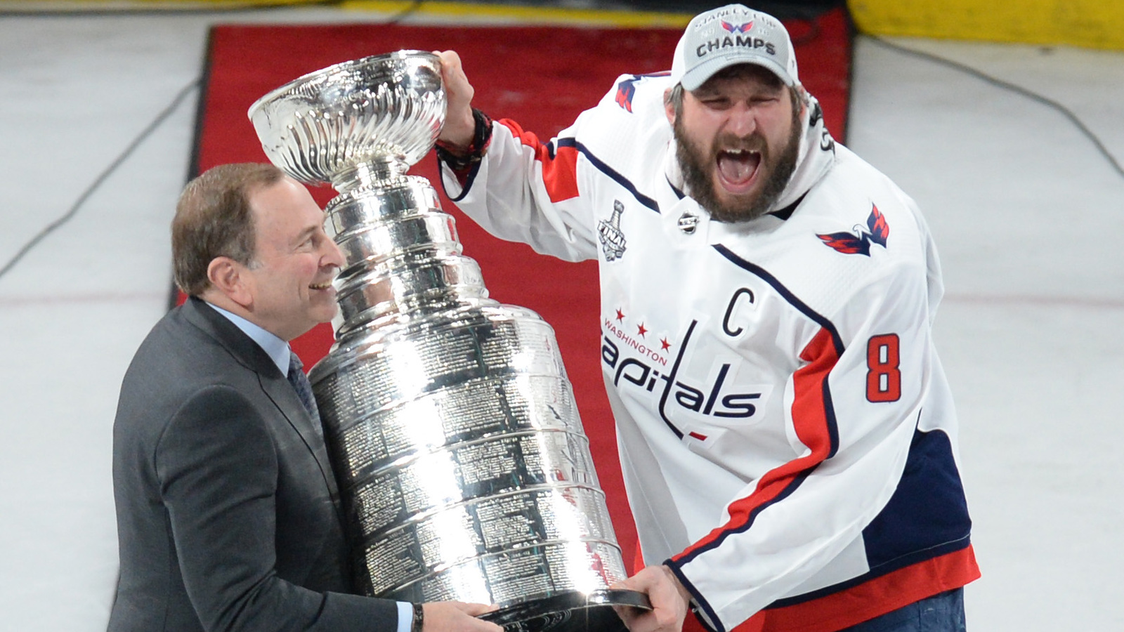Alex Ovechkin Has Inappropriate But Awesome Reaction - Alex Ovechkin Wins Cup , HD Wallpaper & Backgrounds
