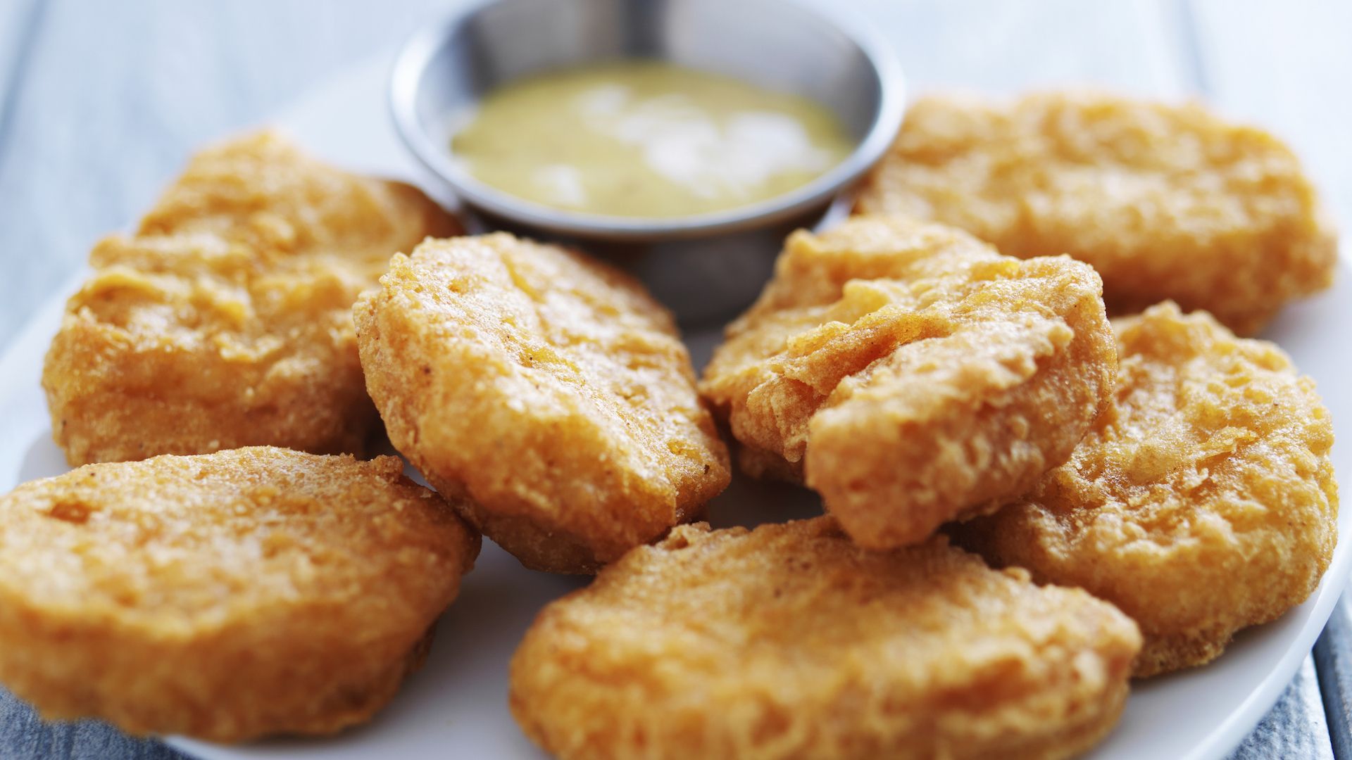 10 Chicken Nuggets Hacks That Make Dinner Deliciously - Chicken Nuggets And Gravy , HD Wallpaper & Backgrounds