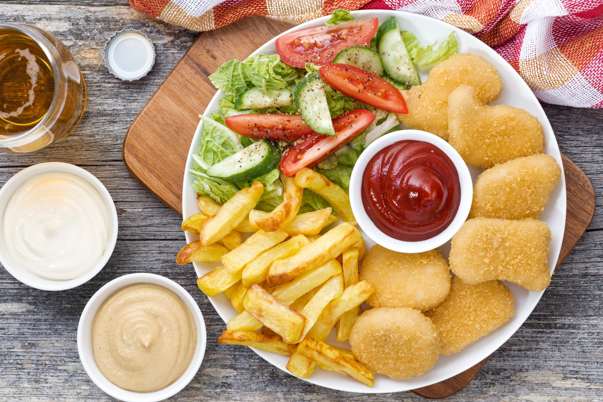 Chicken Nuggets With Chips And Salad , HD Wallpaper & Backgrounds