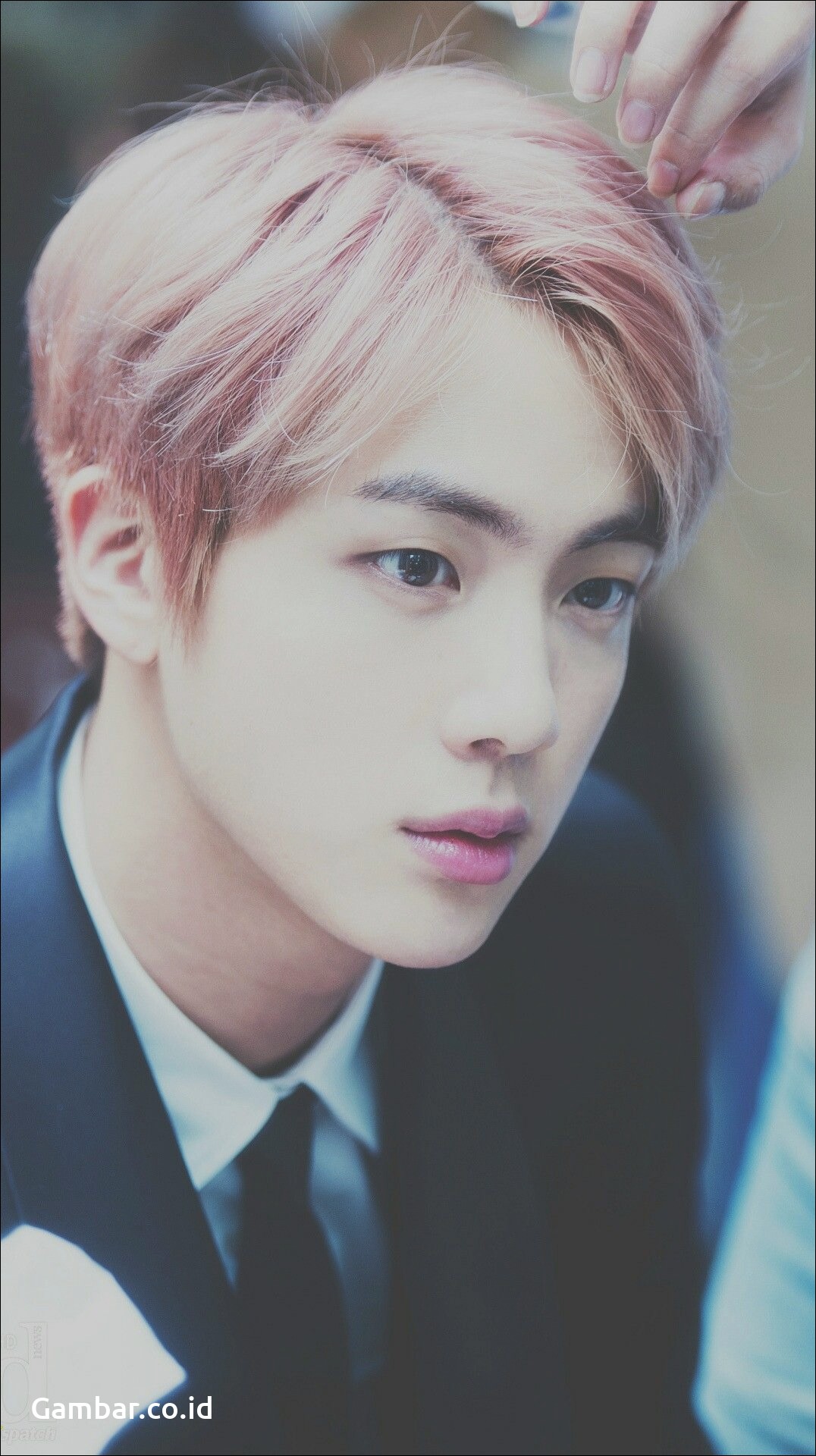 Download Image - Kim Seokjin Pink Princess , HD Wallpaper & Backgrounds