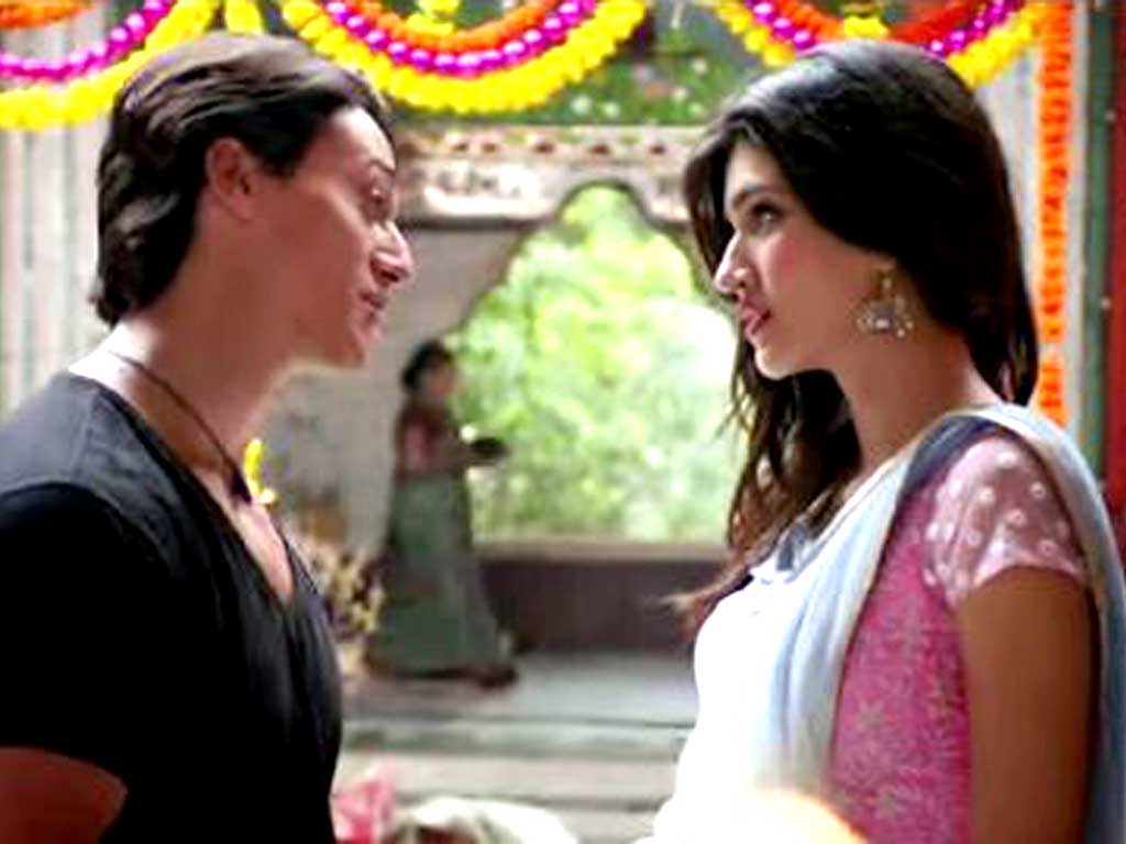 Heropanti Kriti Sanon And Tiger Shroff Love Scenes - Kriti Sanon In Heropanti , HD Wallpaper & Backgrounds