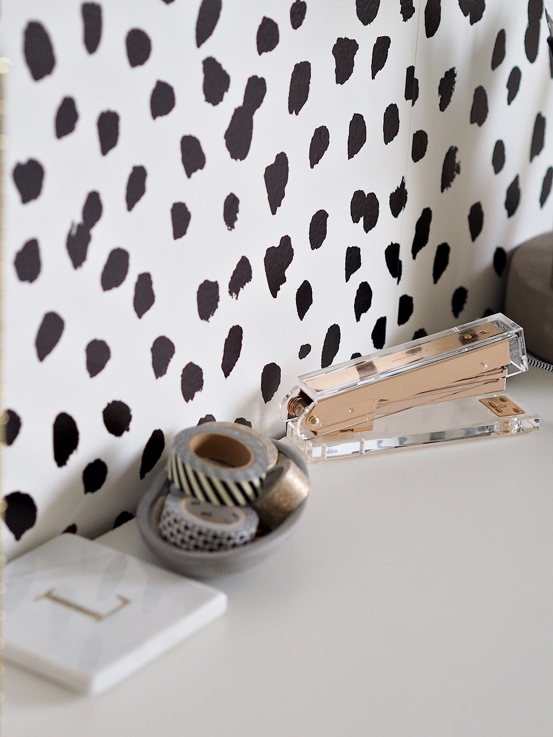 Dalmatian Print Wallpaper - Floor , HD Wallpaper & Backgrounds