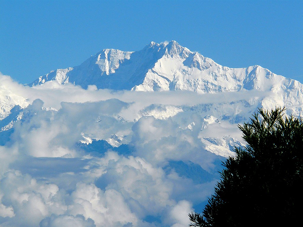 Kanchanjanga Peak Of The Himalayas From Darjeeling - Dzongri , HD Wallpaper & Backgrounds